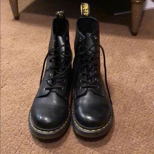NEW!! Dr. Martens women's boots sz 10 never worn!